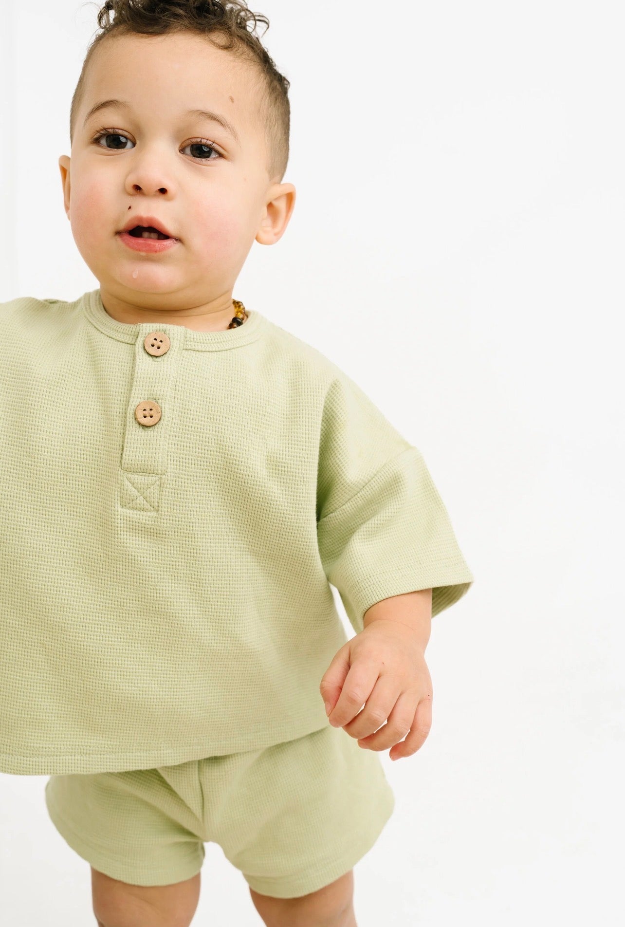 2T green button slouchy short set