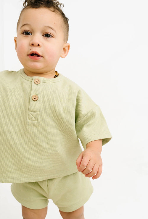 2T green button slouchy short set